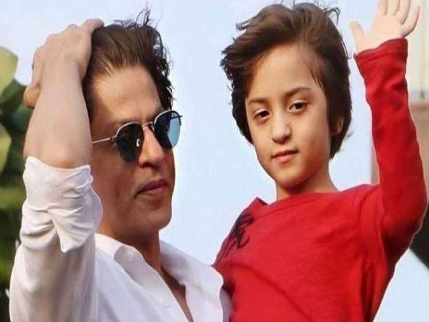 बॉलीवुड के बादशाह Shahrukh Khan पर भड़कते दिखे Abram, इन्टरनेट पर खूब वायरल हो रहा बाप-बेटे की नोक-झोंक का Video 