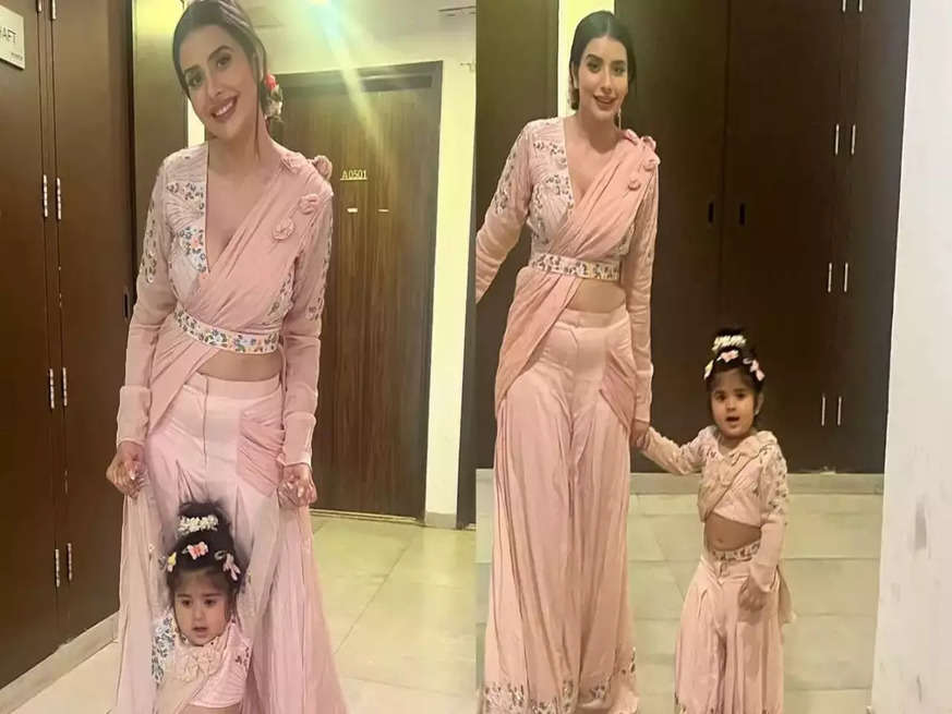 Janmashtami 2023 : श्री कृष्ण के रंग में रंगी ये टीवी एक्ट्रेस, मैचिंग ड्रेस में बेटी के साथ जन्माष्टमी के लिए तैयार हुई एक्ट्रेस