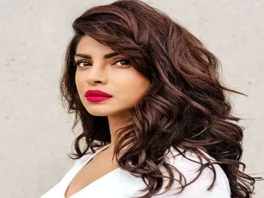 Priyanka Chopra की Biography उम्र बॉयफ्रेंड परिवार करियर फिल्में प्रॉपर्टी गाड़ियां और नेट वर्थ